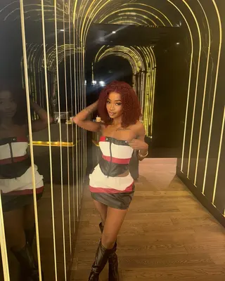 Shortiie Raw, stripes in the gold arches